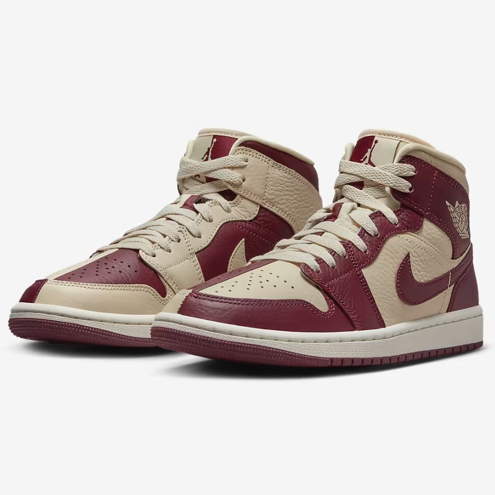 NEW Women’s Air Jordan 1 Mid SE
Shoes - Picture 1 of 17